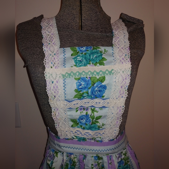 Gorgeous! Vintage Handmade Full Maxi Floral Apron - Picture 2 of 13